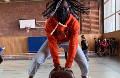 Bockspringen bei den Bundesjugendspielen 2022 in der Sporthalle